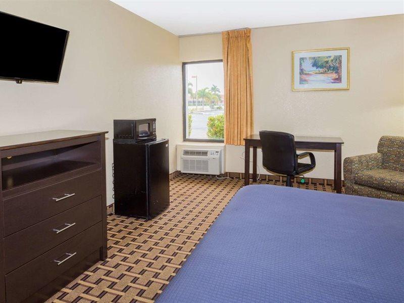 Quality Inn Fort Myers - Cape Coral מראה חיצוני תמונה
